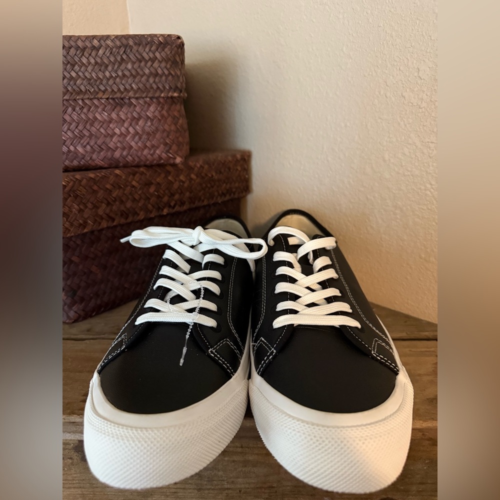 SeaVees Women’s Black Tennis/Sneaker Shoes 11 - Picture 3 of 7